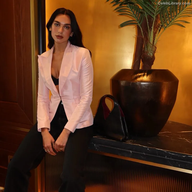 Dua Lipa photo 5 of 7804