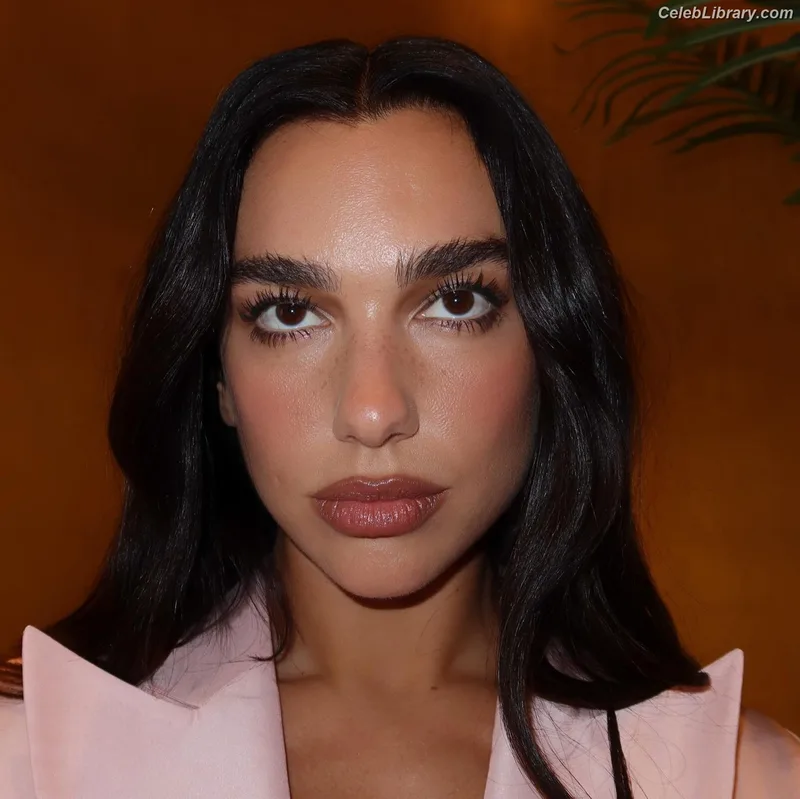 Dua Lipa photo 7 of 7804