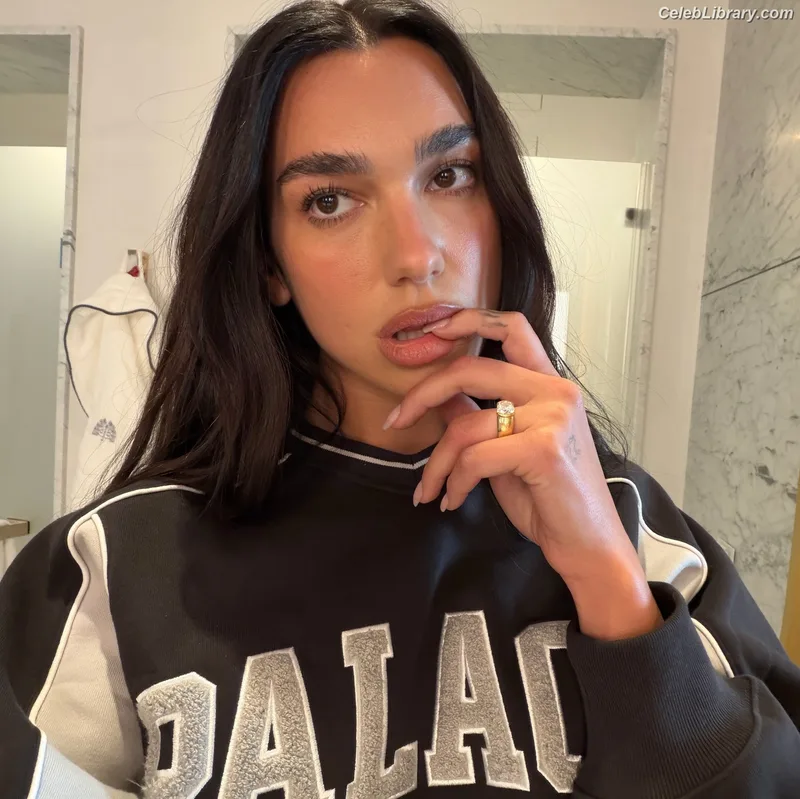 Dua Lipa photo 8 of 7804
