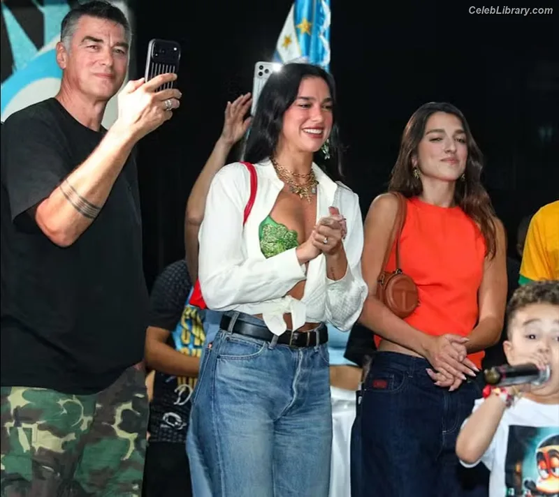 Dua Lipa photo 9 of 7804