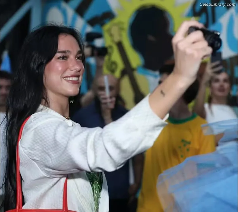 Dua Lipa photo 11 of 7804