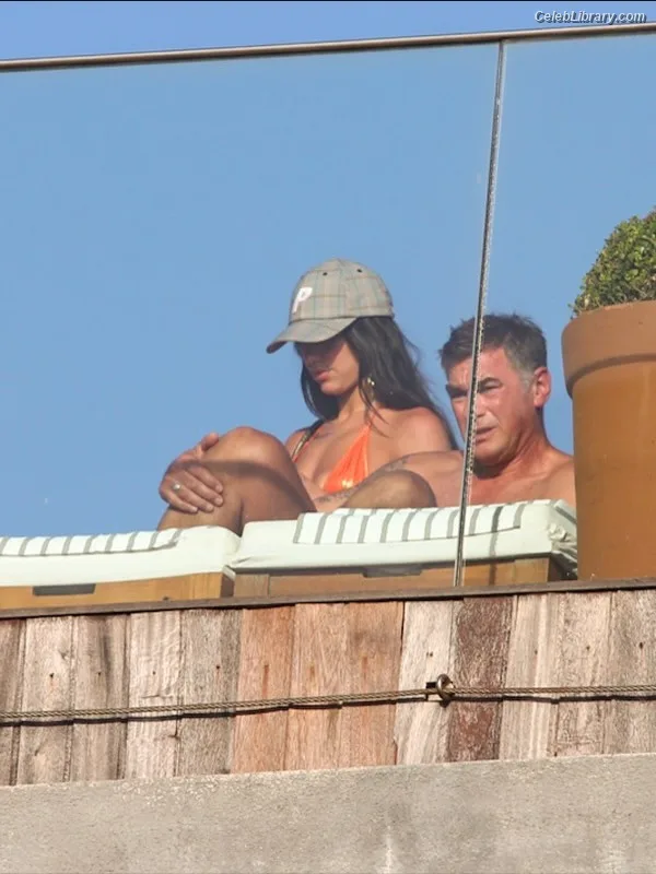 Dua Lipa photo 2 of 7804