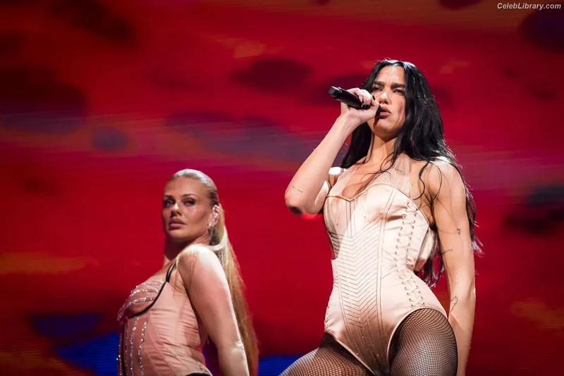 Dua Lipa photo 12 of 7804