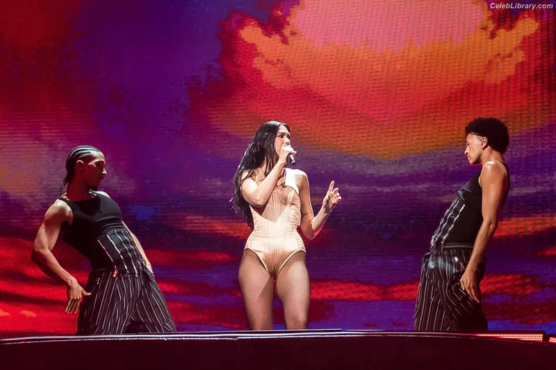 Dua Lipa photo 13 of 7804