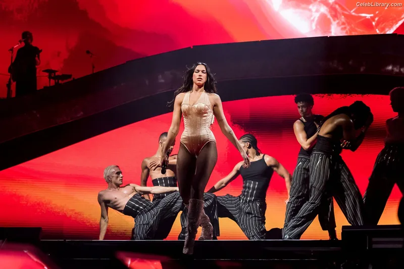 Dua Lipa photo 16 of 7804