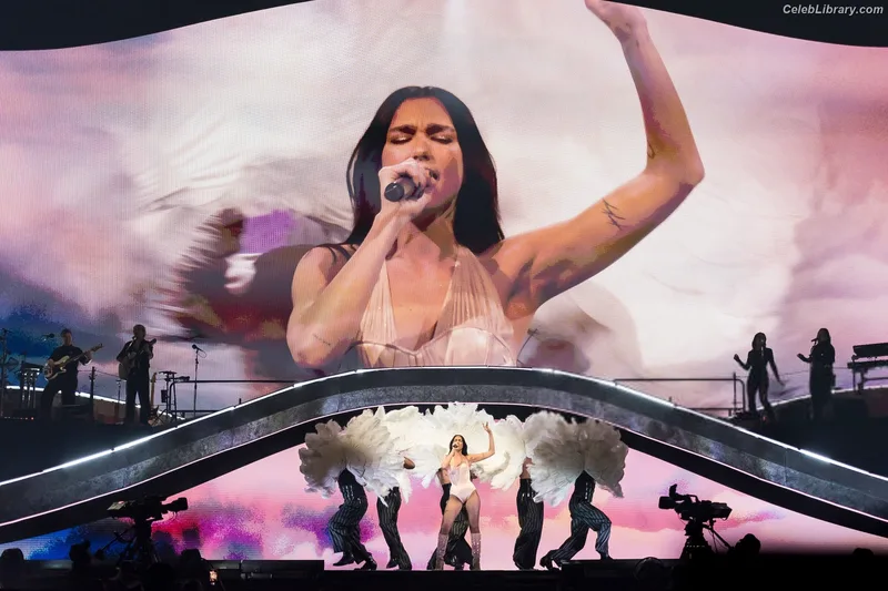 Dua Lipa photo 21 of 7804