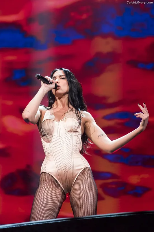 Dua Lipa photo 3 of 7804
