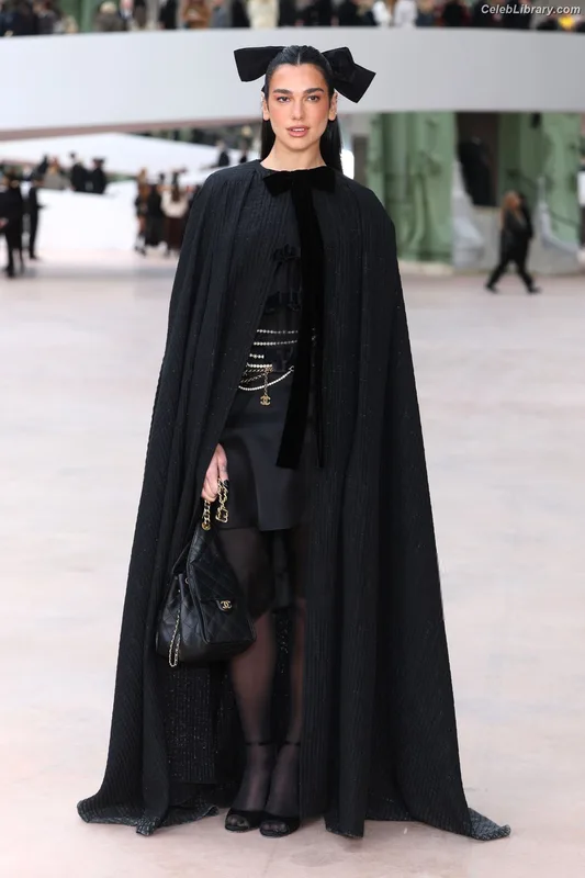 Dua Lipa photo 16 of 7804