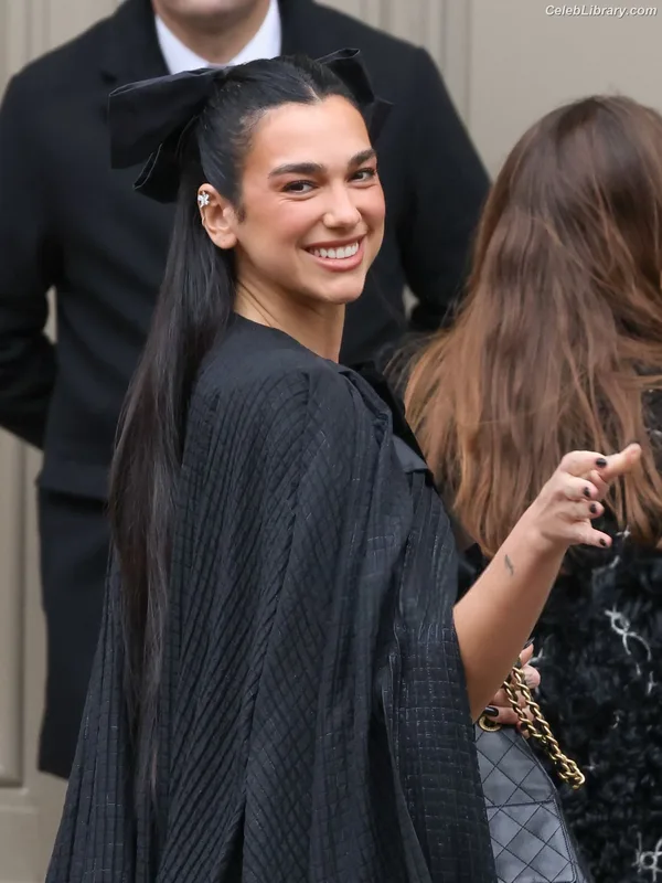 Dua Lipa photo 2 of 7804