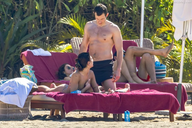Dua Lipa photo 17 of 7804