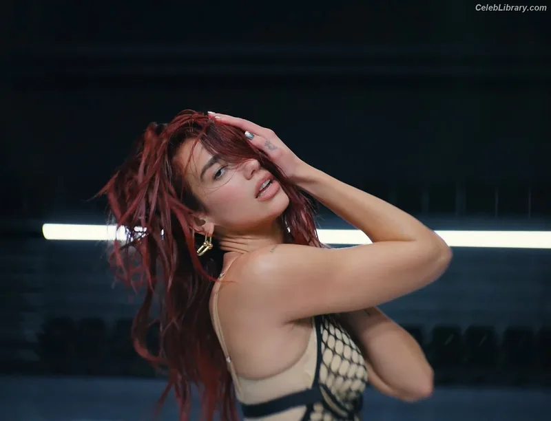 Dua Lipa photo 10 of 7804