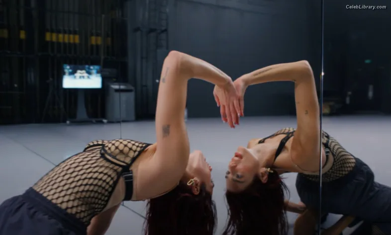 Dua Lipa photo 14 of 7804