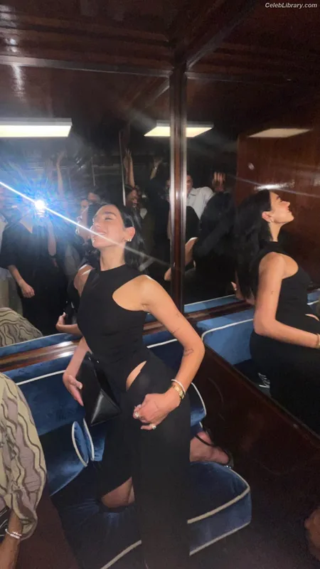 Dua Lipa photo 1 of 7804