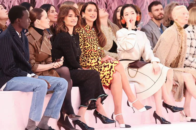 Dua Lipa photo 9 of 7804