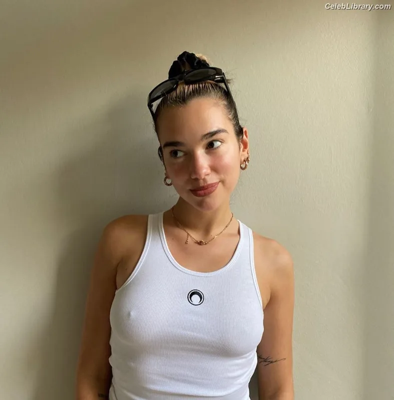 Dua Lipa photo 2 of 7804