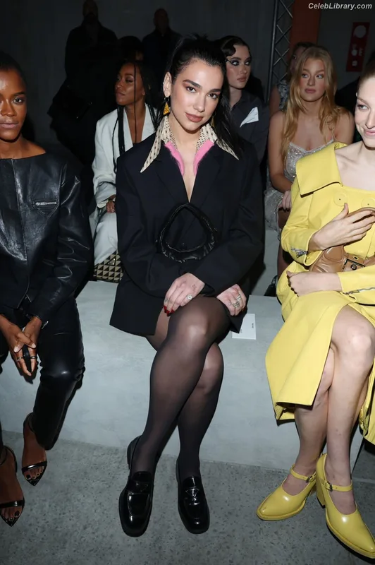 Dua Lipa photo 1 of 7804