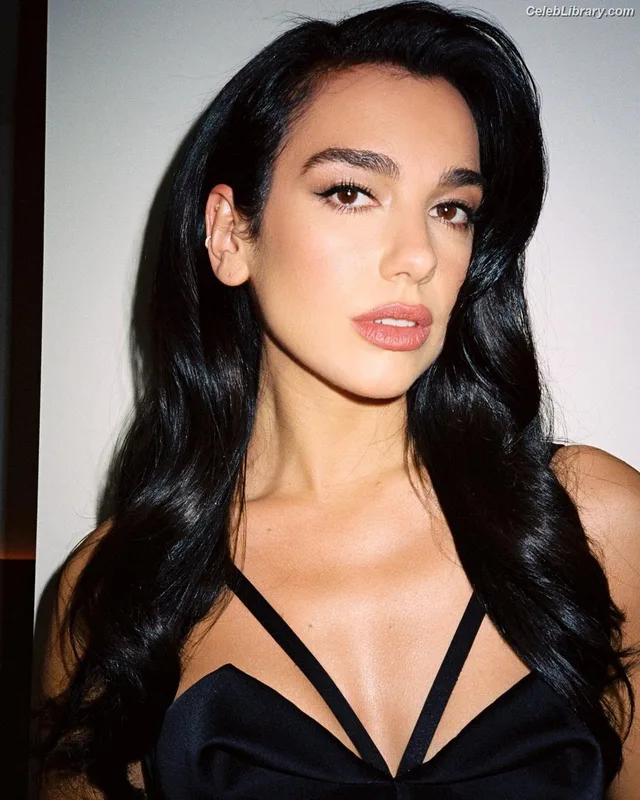 Dua Lipa photo 10 of 7804