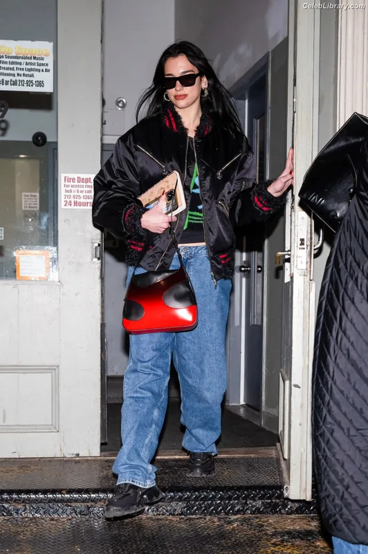 Dua Lipa photo 9 of 7804