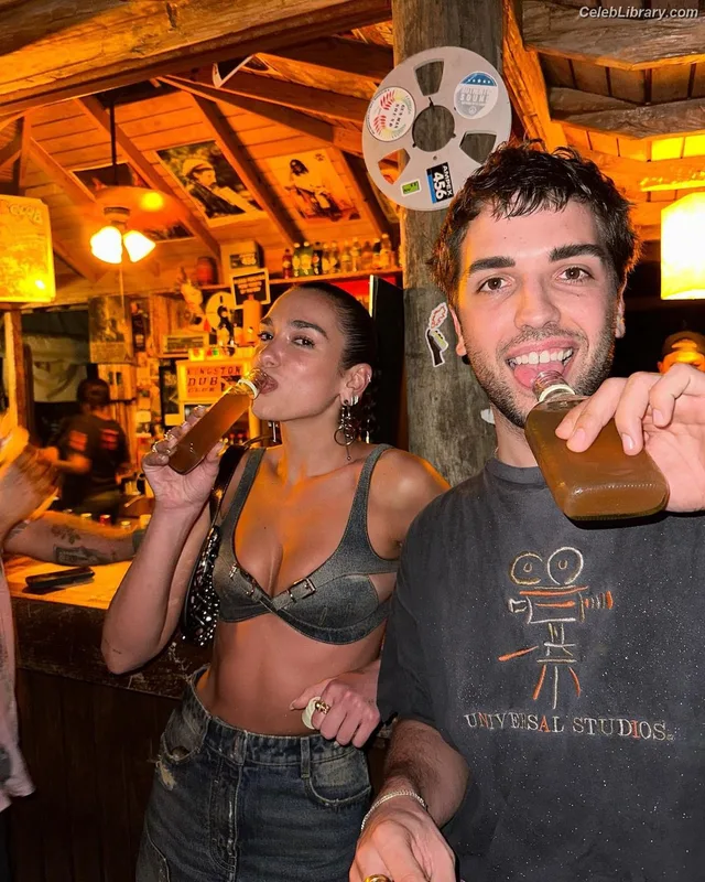 Dua Lipa photo 11 of 7804