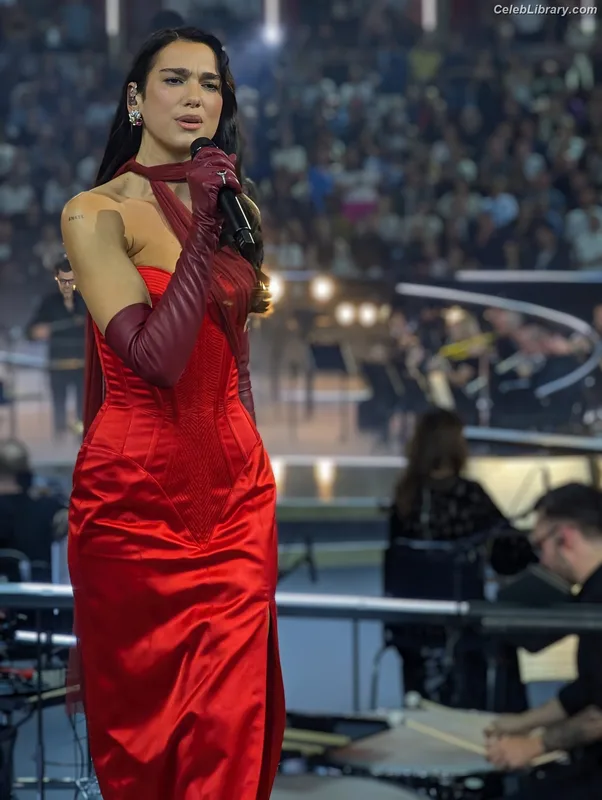 Dua Lipa photo 10 of 7804