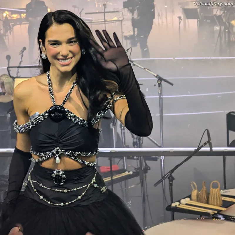 Dua Lipa photo 11 of 7804