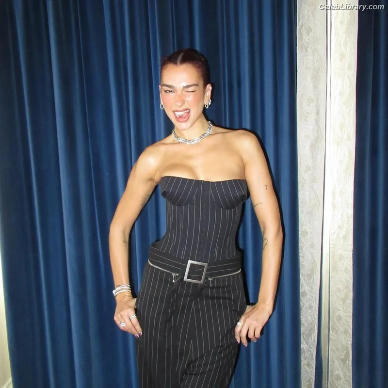 Dua Lipa photo 14 of 7804