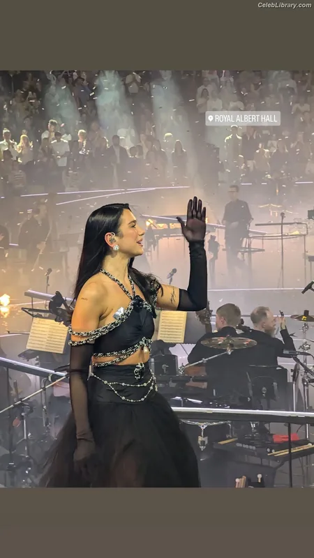Dua Lipa photo 17 of 7804