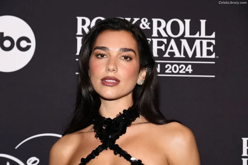 Dua Lipa photo 1 of 7804