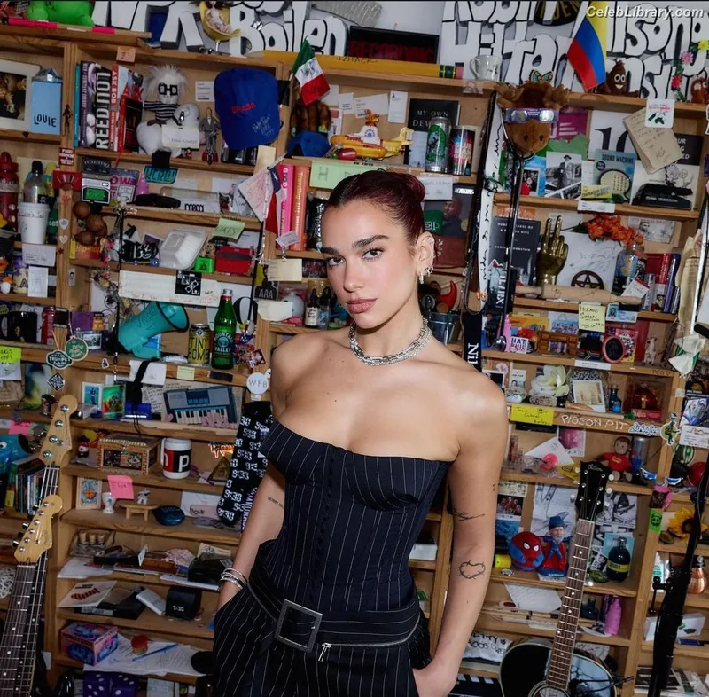Dua Lipa photo 17 of 7804
