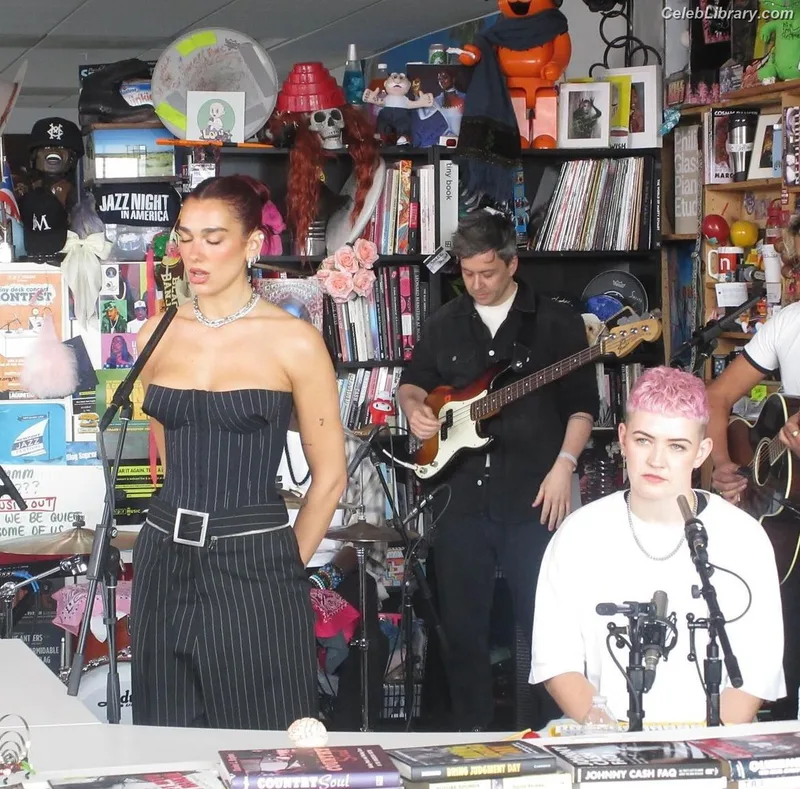 Dua Lipa photo 20 of 7804