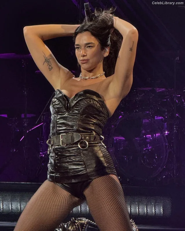 Dua Lipa photo 1 of 7804
