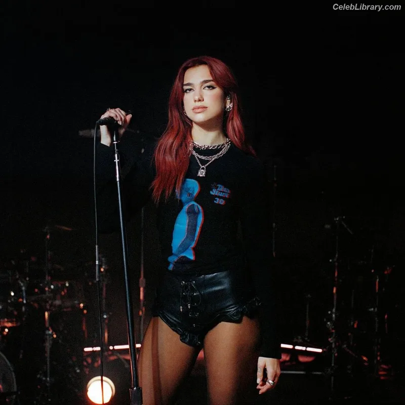 Dua Lipa photo 10 of 7804