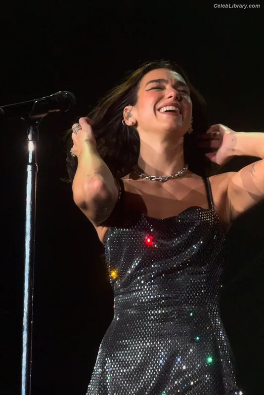 Dua Lipa photo 17 of 7804