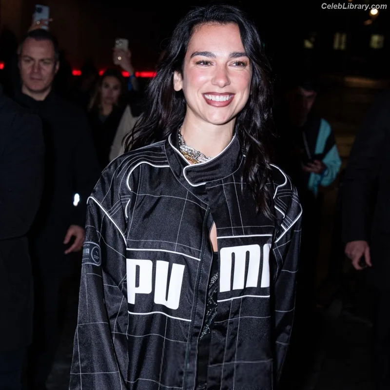 Dua Lipa photo 1 of 7804