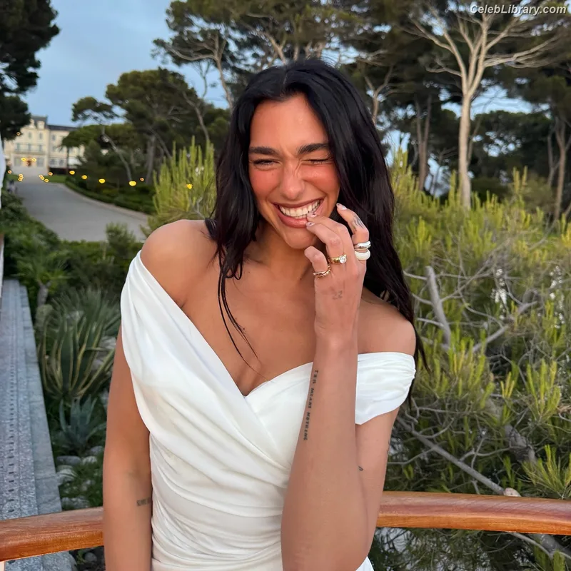 Dua Lipa photo 8 of 7804