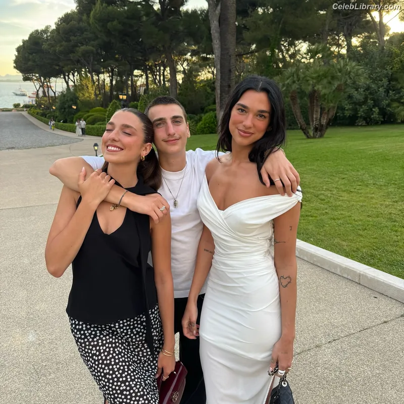 Dua Lipa photo 12 of 7804