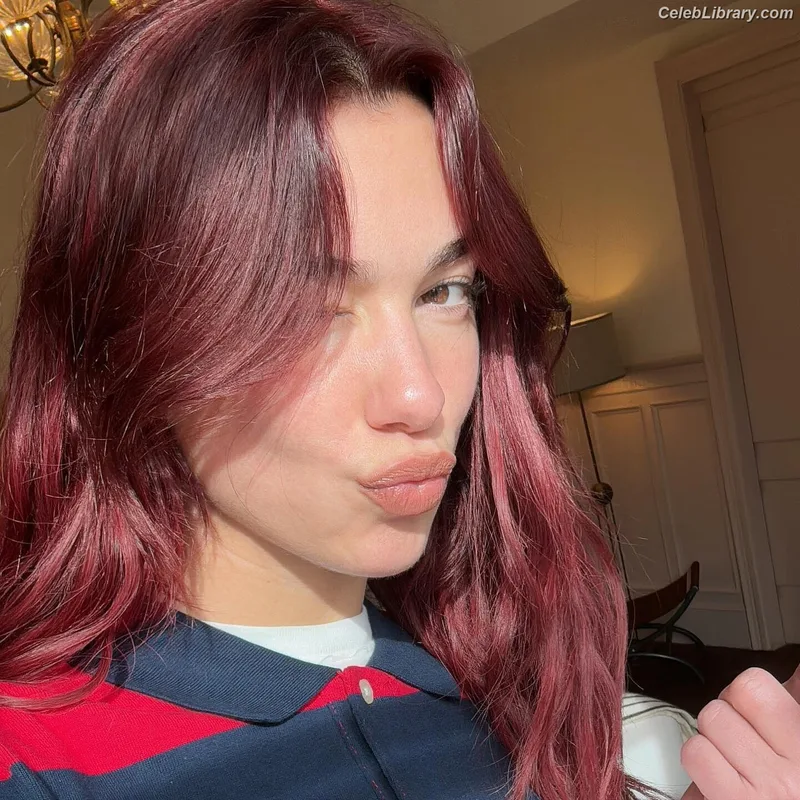 Dua Lipa photo 3 of 7804