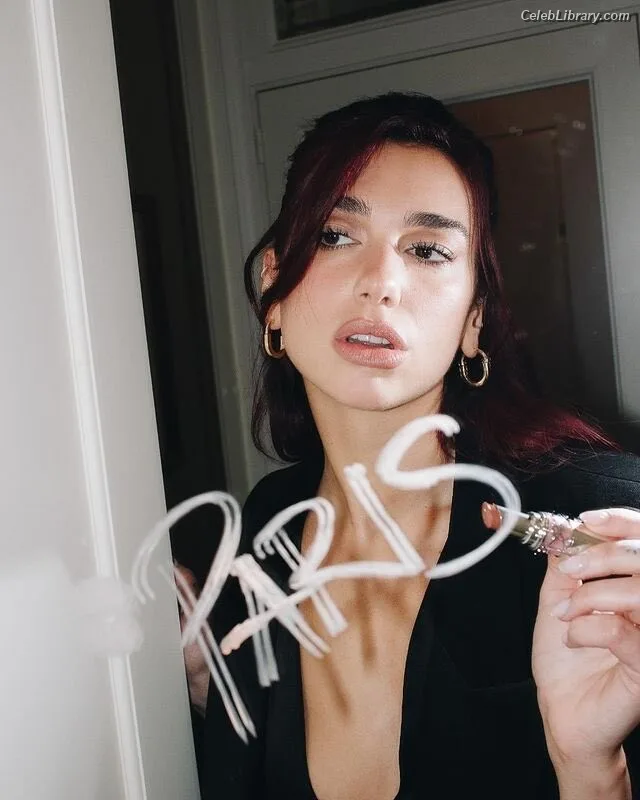 Dua Lipa photo 8 of 7804