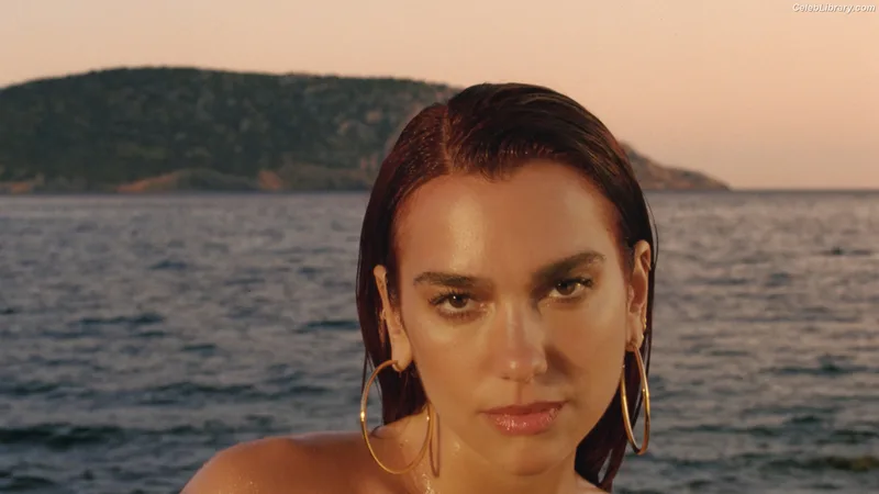Dua Lipa photo 3 of 7804