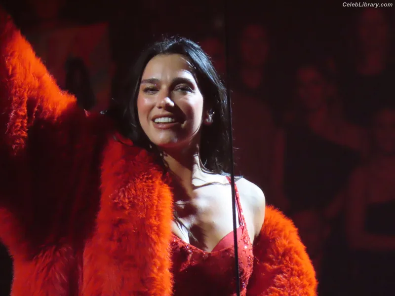 Dua Lipa photo 14 of 7804