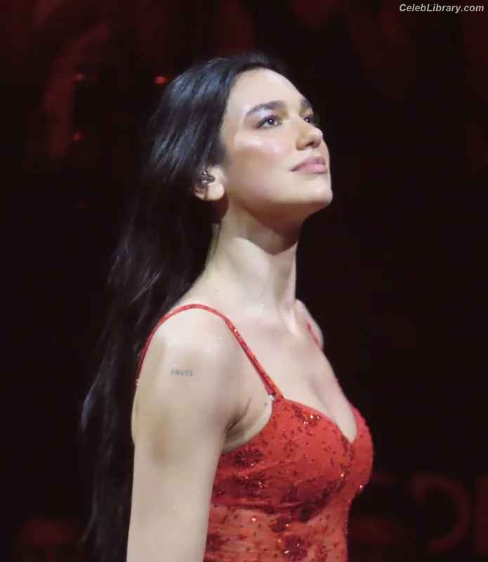 Dua Lipa photo 16 of 7804