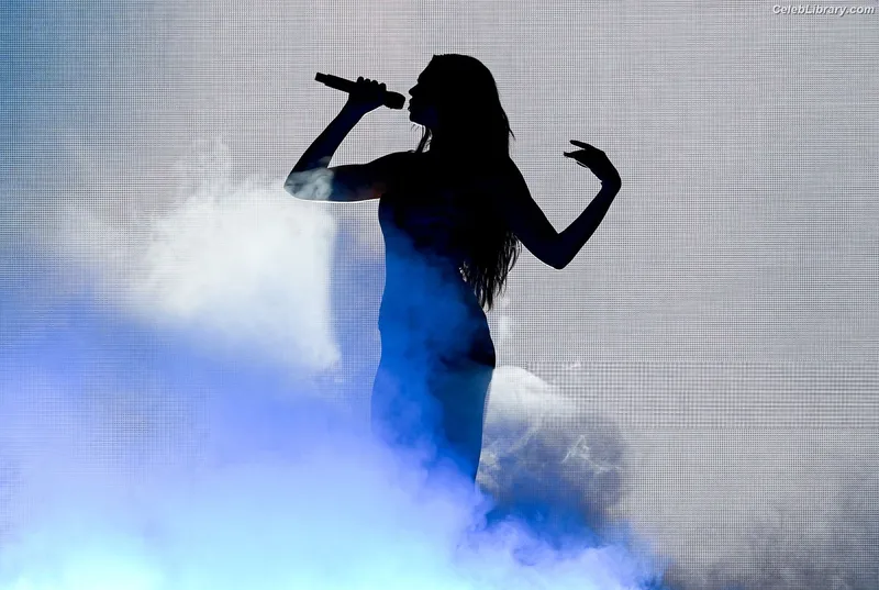 Dua Lipa photo 19 of 7804