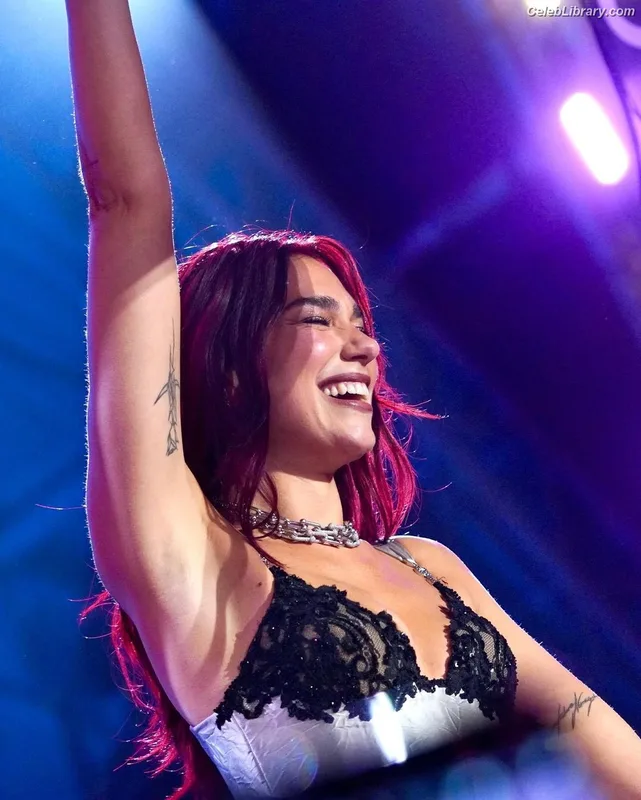 Dua Lipa photo 10 of 7804