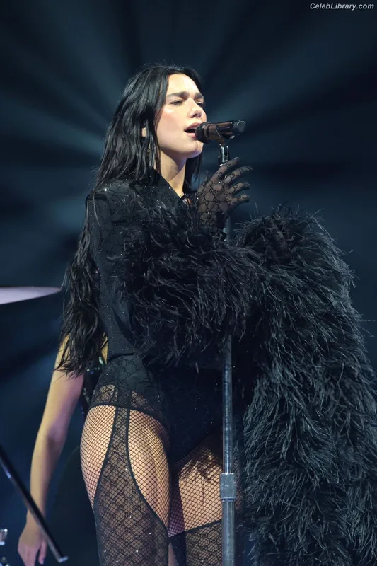 Dua Lipa photo 2 of 7804