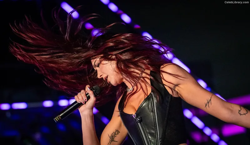 Dua Lipa photo 15 of 7804
