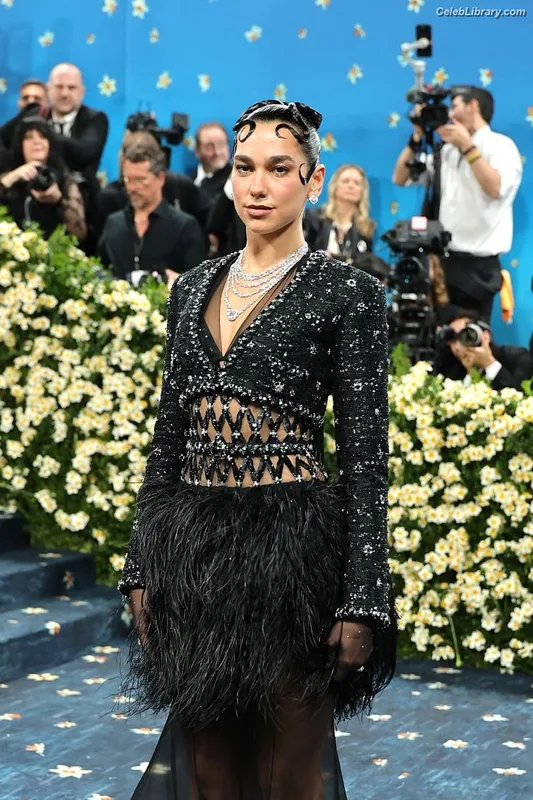 Dua Lipa photo 12 of 7804