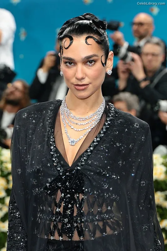 Dua Lipa photo 16 of 7804
