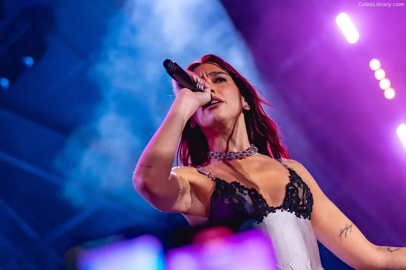 Dua Lipa photo 21 of 7804