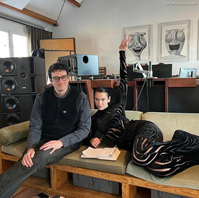 Dua Lipa photo 3 of 7804