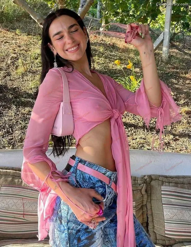 Dua Lipa photo 7 of 7804